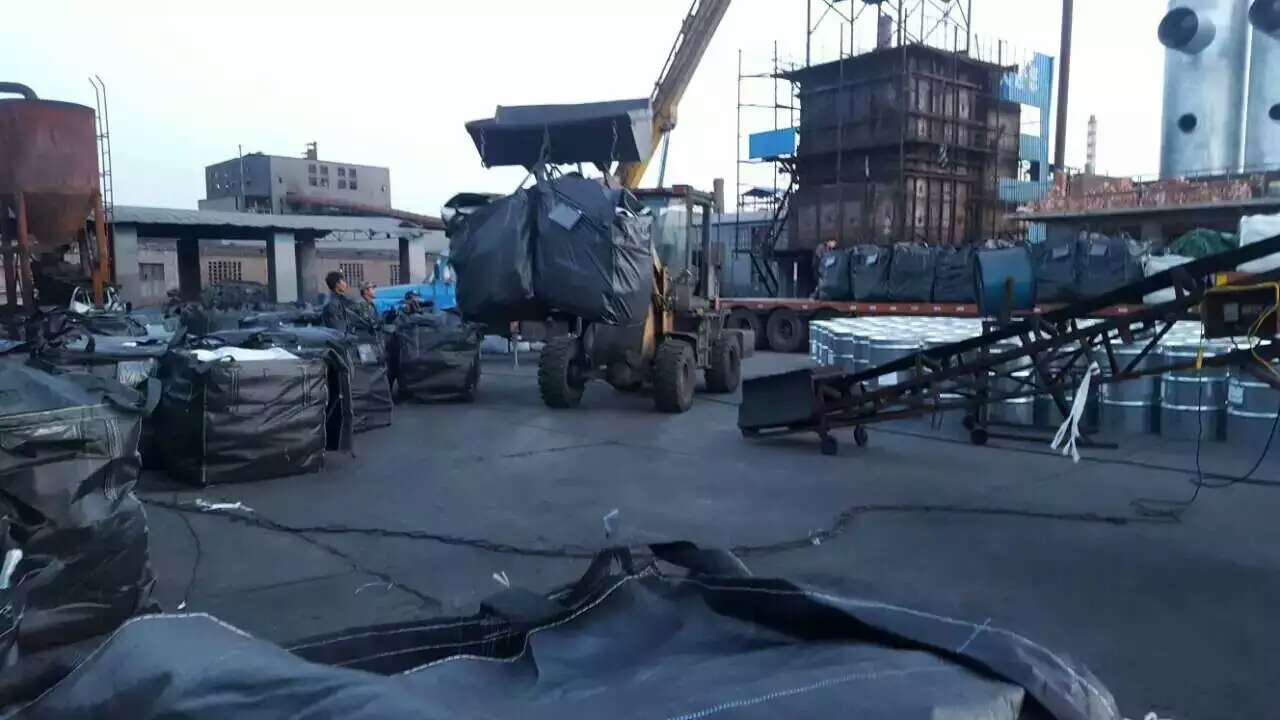 椰殼活性炭裝貨現場